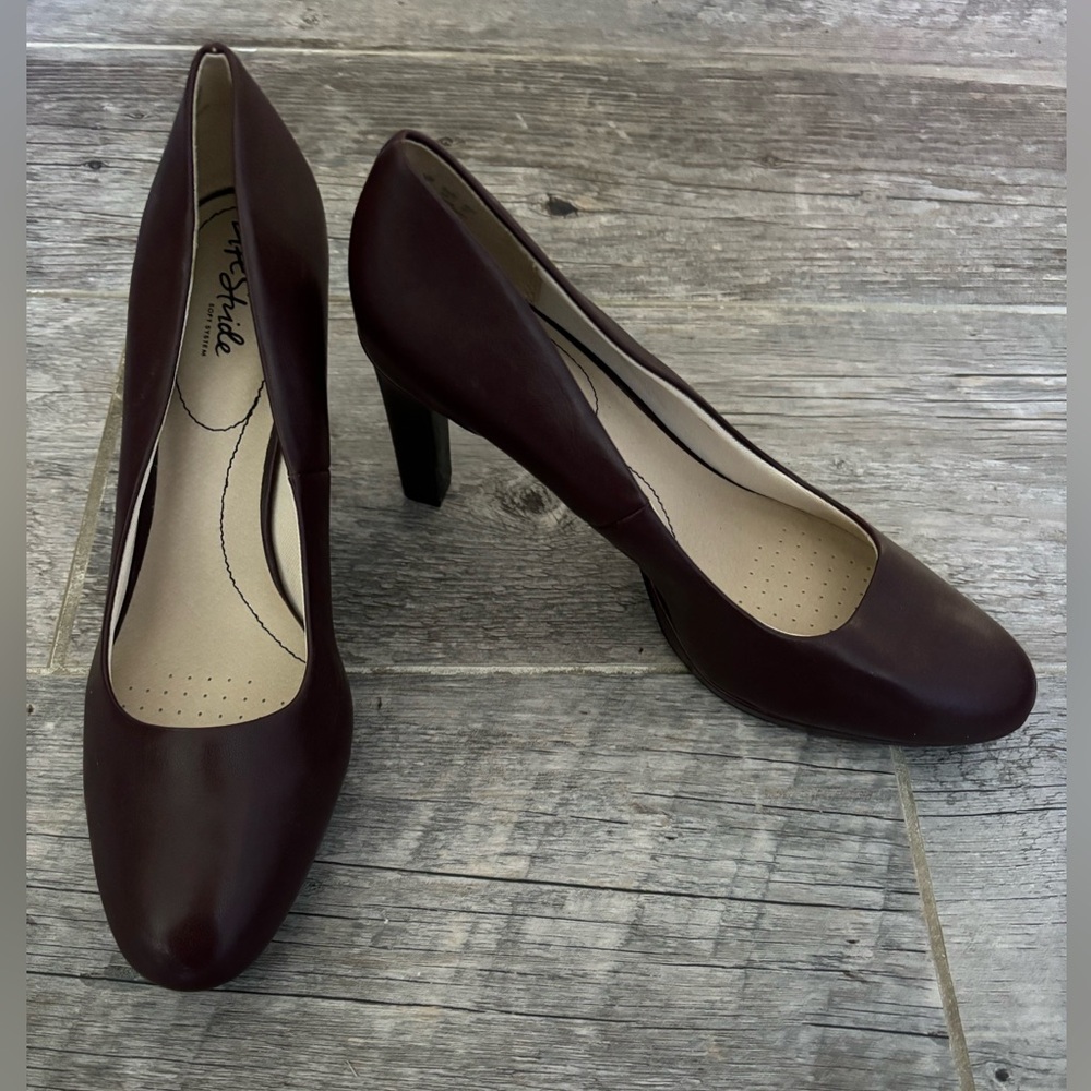 NWOT Life Stride soft system pumps. Size 11.